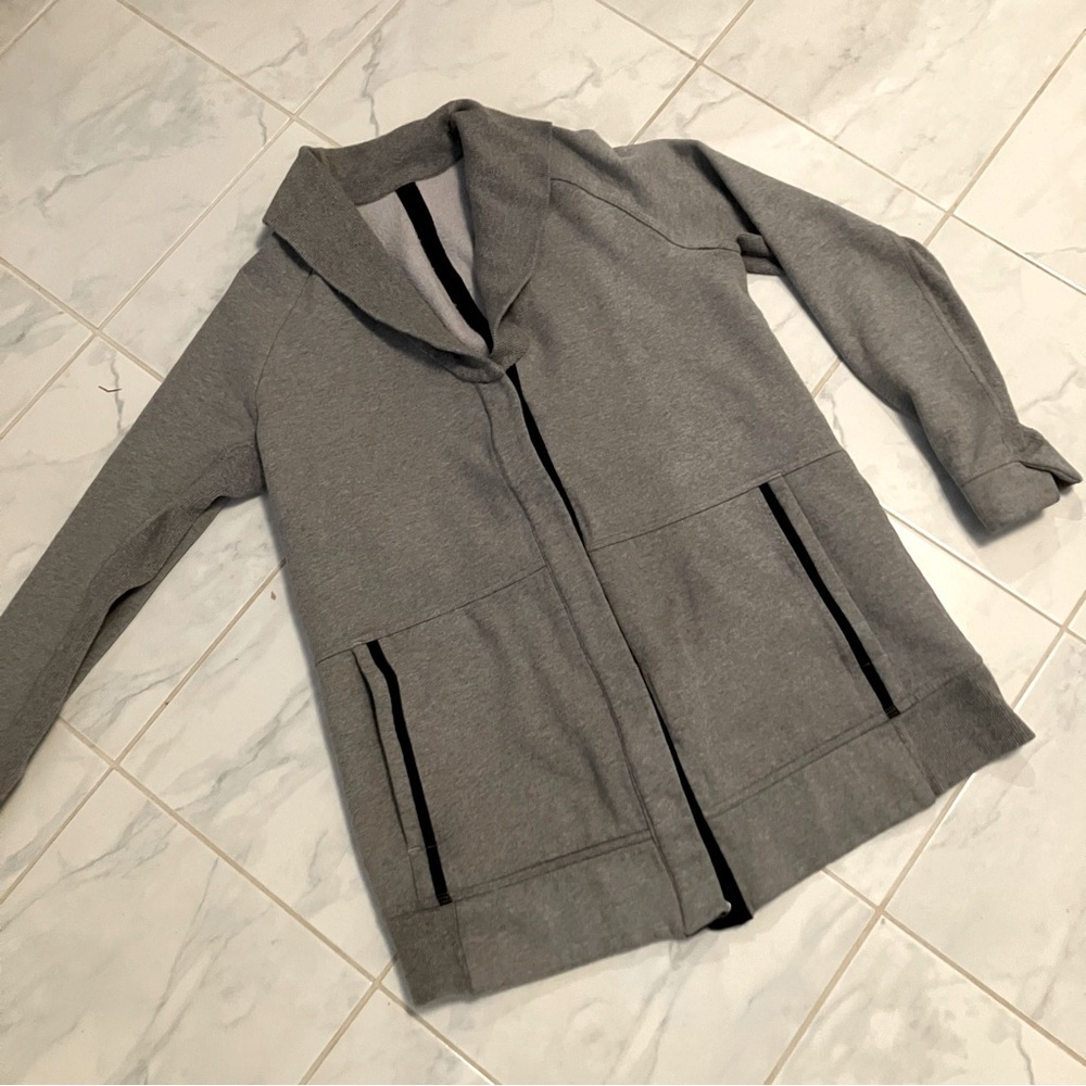 Lululemon Women's Gray Jacket / blazer / sweatshirt. Longer style. EUC!